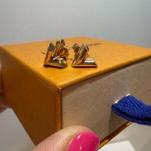 Louis Vuitton Essential V Gold Stud Earrings